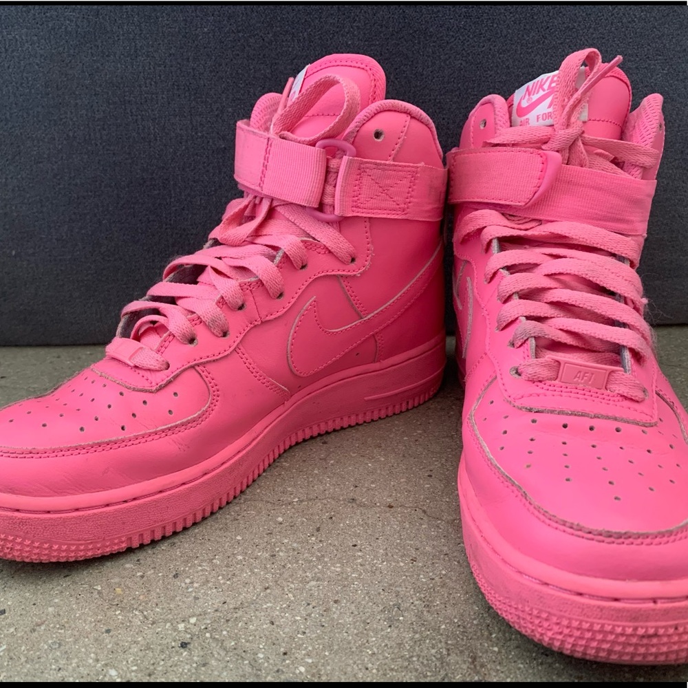 SOLDPink customized 1of1 Airforce 1
